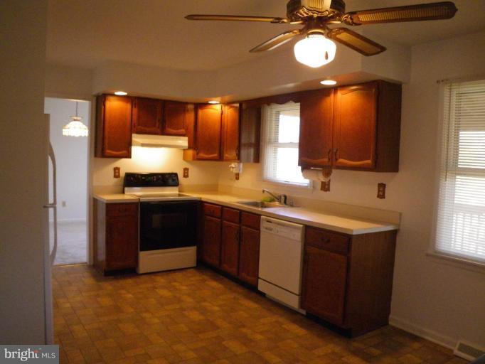 5349 Wendy Road Sykesville, MD 21784 - Photo 4 of 23 Kitchen