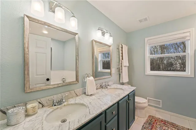 $650,000 | 412 East Red Pine Circle, Dousman, WI 53118