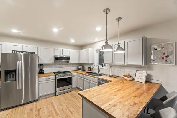 $650,000 | 412 East Red Pine Circle, Dousman, WI 53118