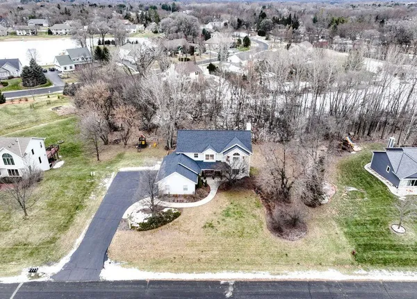 $650,000 | 412 East Red Pine Circle, Dousman, WI 53118