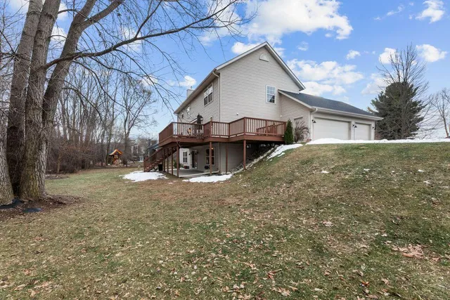 $650,000 | 412 East Red Pine Circle, Dousman, WI 53118