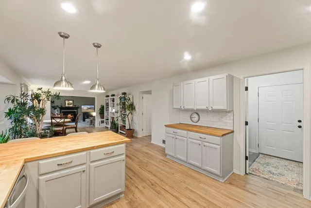 $650,000 | 412 East Red Pine Circle, Dousman, WI 53118