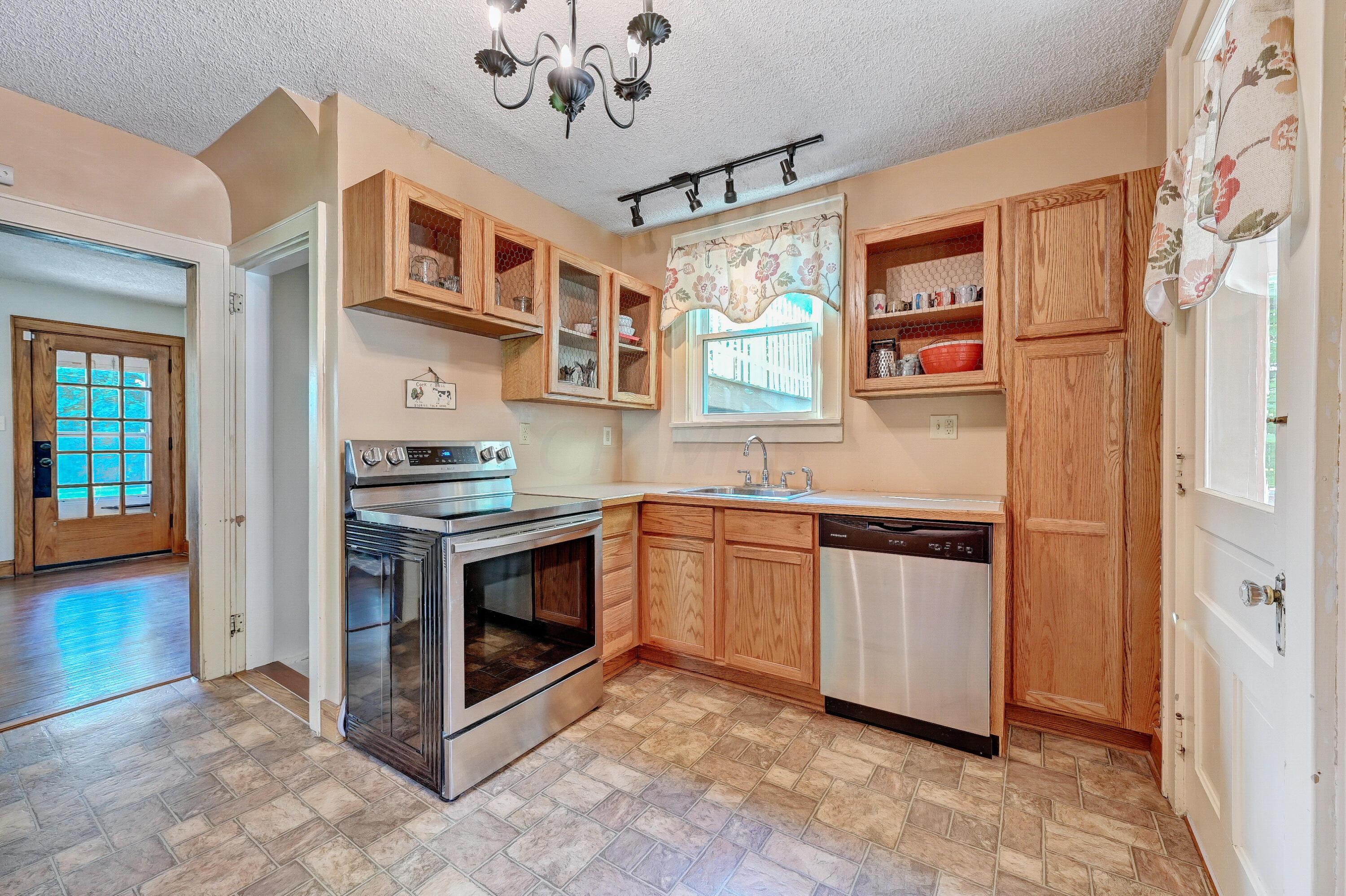 6576 Summit Road Southwest Pataskala, OH 43068 - Photo 15 of 37 Kitchen