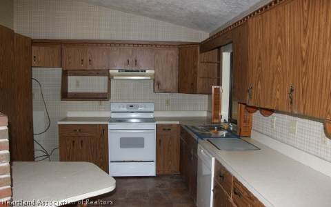 4236 Thunderbird Road Sebring, FL 33872 - Photo 4 of 13 Gallery Image 4