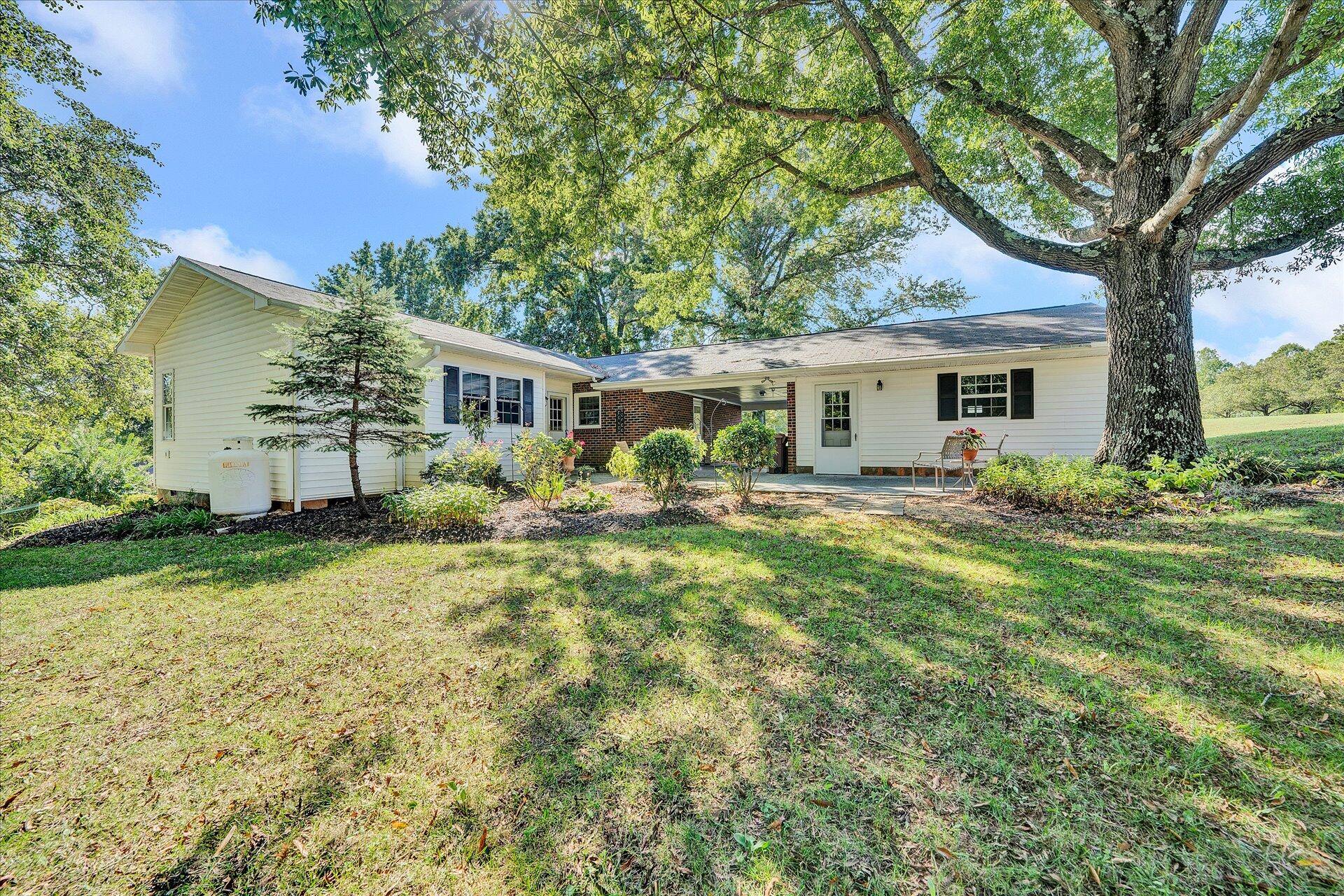270 Highfield Road Rocky Mount, VA 24151 - Photo 3 of 30 31-DSC00013