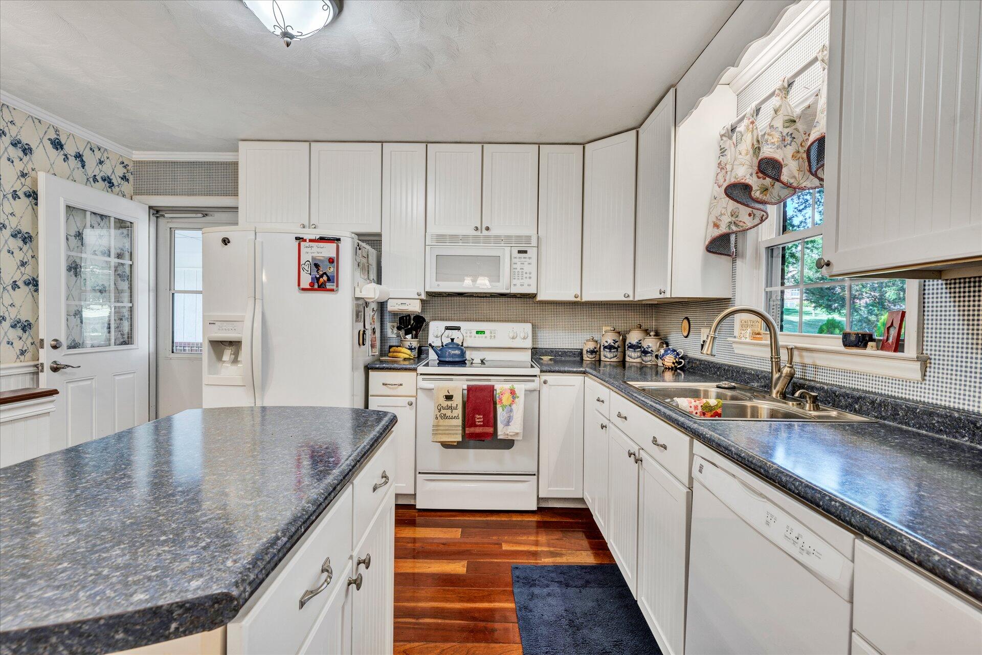 270 Highfield Road Rocky Mount, VA 24151 - Photo 7 of 30 08-DSC00028