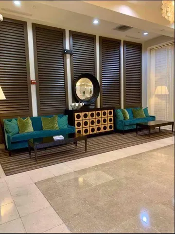 a wooden bench sitting in front of a building