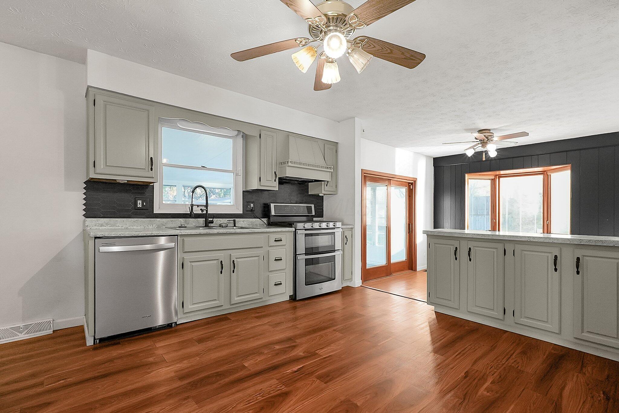 6076 Endicott Road Columbus, OH 43229 - Photo 7 of 27 7-web-or-mls-6076-endicott-rd