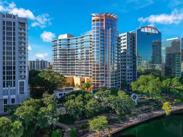 a view of a multi story building