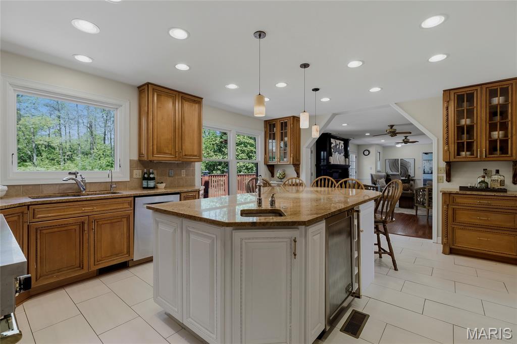 16 Williamsburg Road Creve Coeur, MO 63141 - Photo 13 of 51 Gallery Image 13
