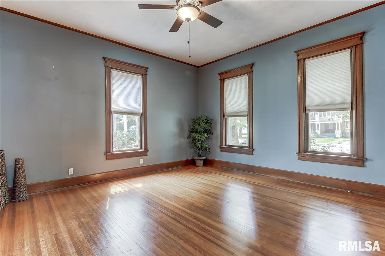 702 South Walnut Street Springfield, IL 62704 - Photo 4 of 33