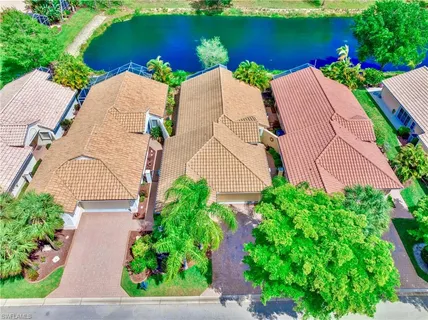 an aerial view of a house with outdoor space and lake view