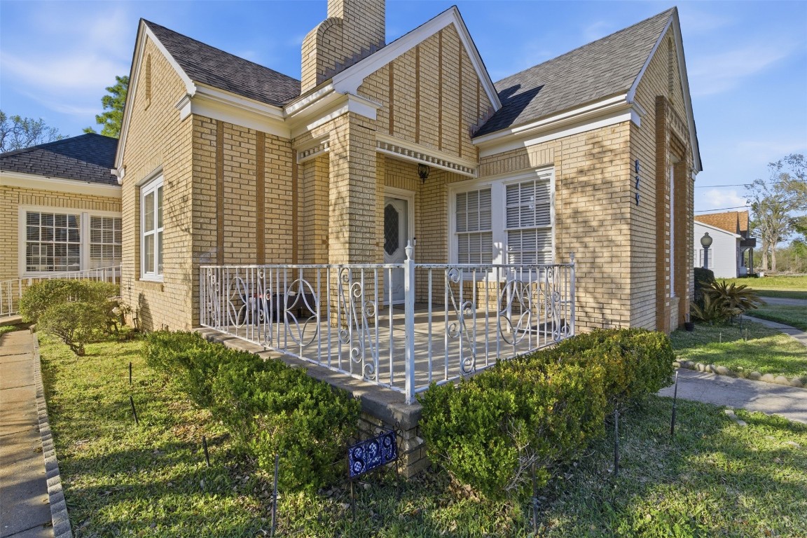 829 Bear Drive Timpson, TX 75975 - Photo 2 of 47 front view of a house with a yard