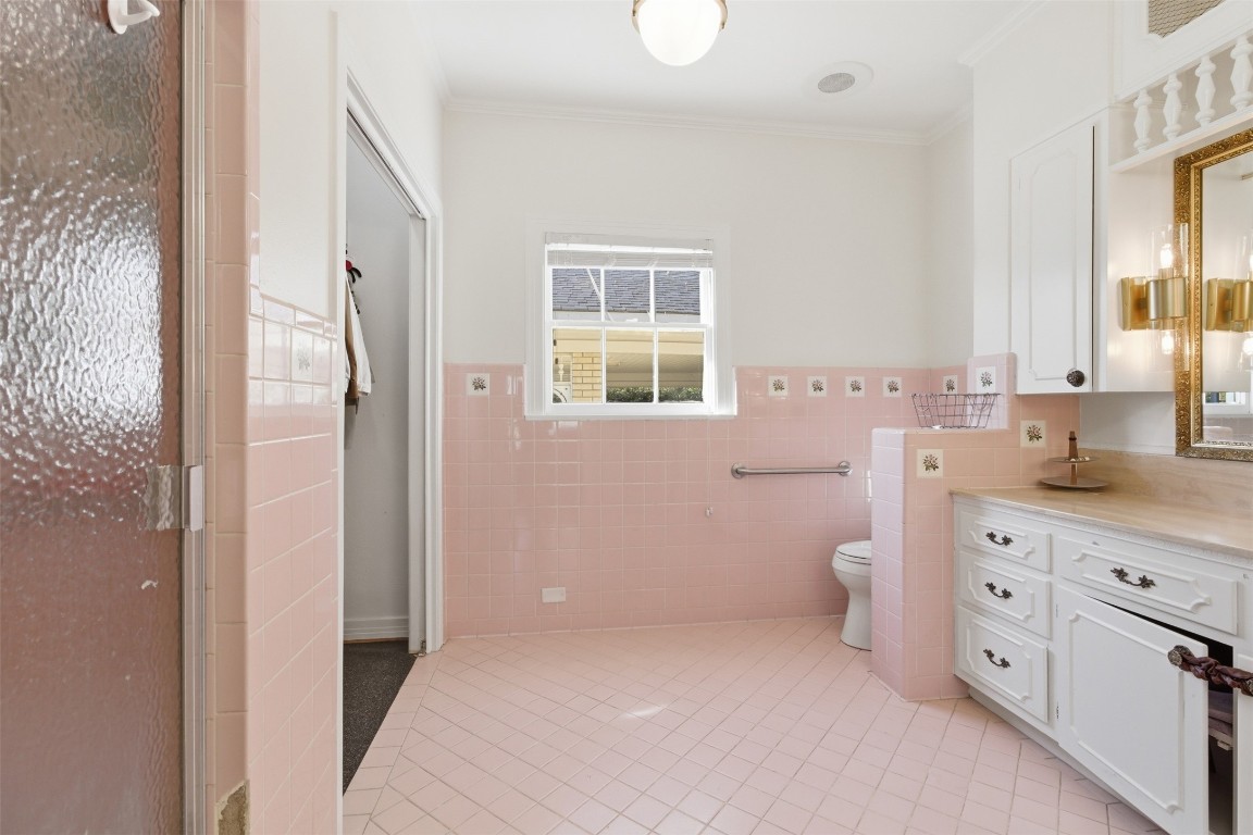 829 Bear Drive Timpson, TX 75975 - Photo 23 of 47 a bathroom with a sink toilet and shower