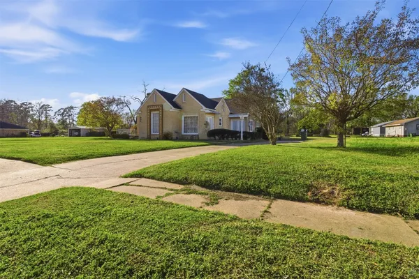 $220,000 | 829 Bear Drive, Timpson, TX 75975