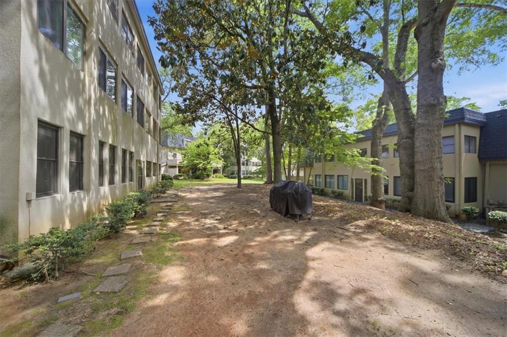 80 Chaumont Square Northwest Atlanta, GA 30327 - Photo 25 of 34