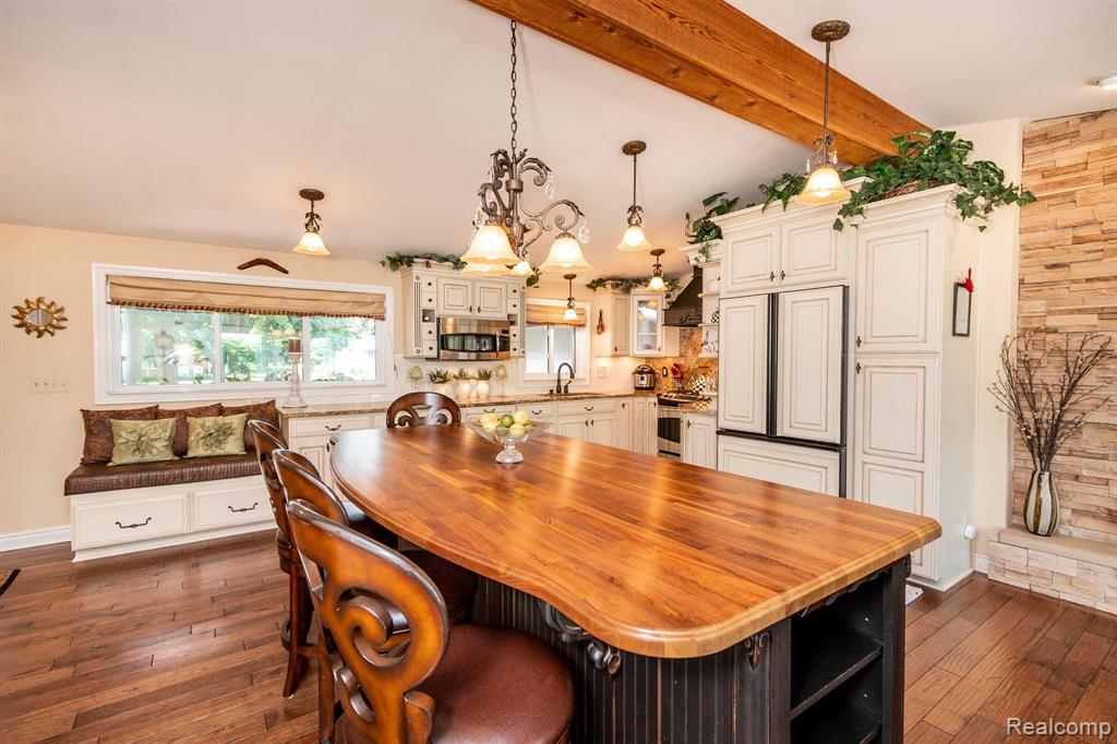380 Donegal Drive Rochester Hills, MI 48309 - Photo 3 of 34