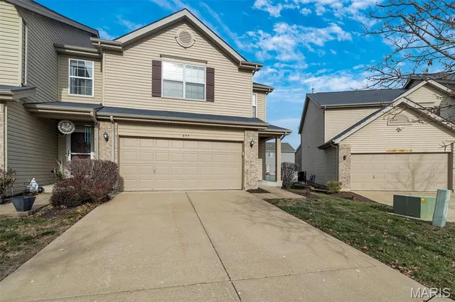 $285,000 | 643 Country Heights Drive, Lake St. Louis, MO 63367