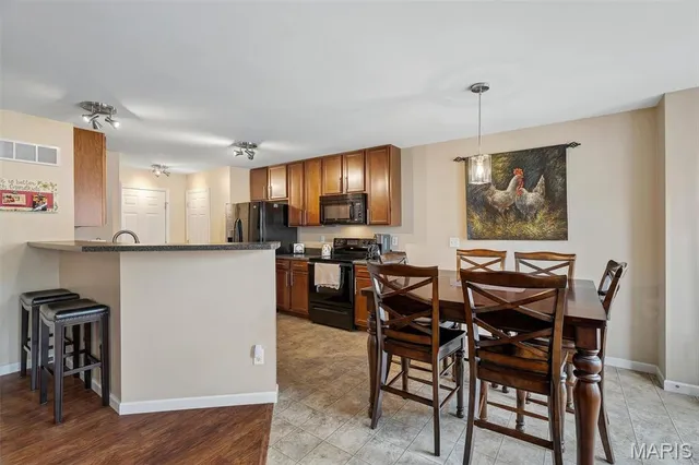 $285,000 | 643 Country Heights Drive, Lake St. Louis, MO 63367