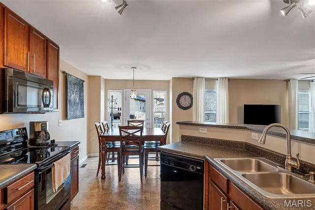 $285,000 | 643 Country Heights Drive, Lake St. Louis, MO 63367