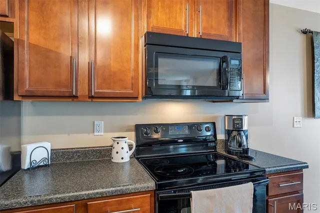 $285,000 | 643 Country Heights Drive, Lake St. Louis, MO 63367