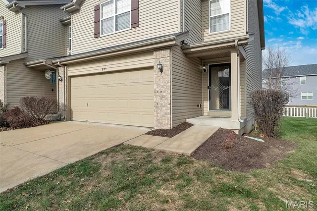 $285,000 | 643 Country Heights Drive, Lake St. Louis, MO 63367
