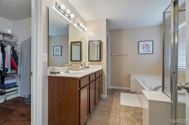 $285,000 | 643 Country Heights Drive, Lake St. Louis, MO 63367