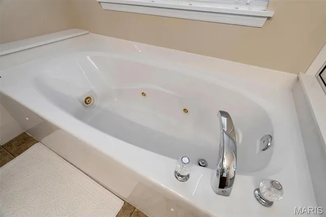 $285,000 | 643 Country Heights Drive, Lake St. Louis, MO 63367