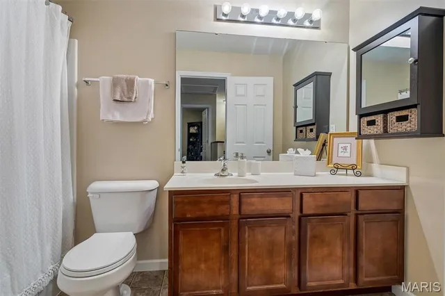 $285,000 | 643 Country Heights Drive, Lake St. Louis, MO 63367