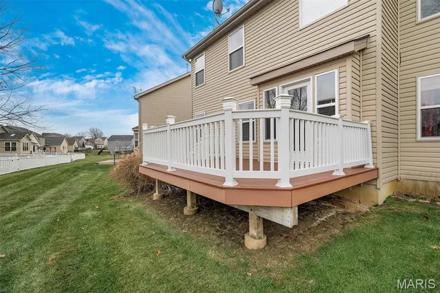 $285,000 | 643 Country Heights Drive, Lake St. Louis, MO 63367