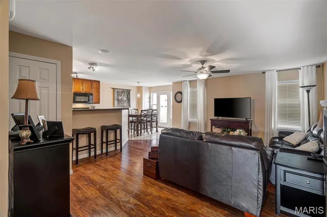 $285,000 | 643 Country Heights Drive, Lake St. Louis, MO 63367