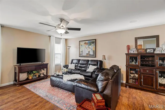 $285,000 | 643 Country Heights Drive, Lake St. Louis, MO 63367