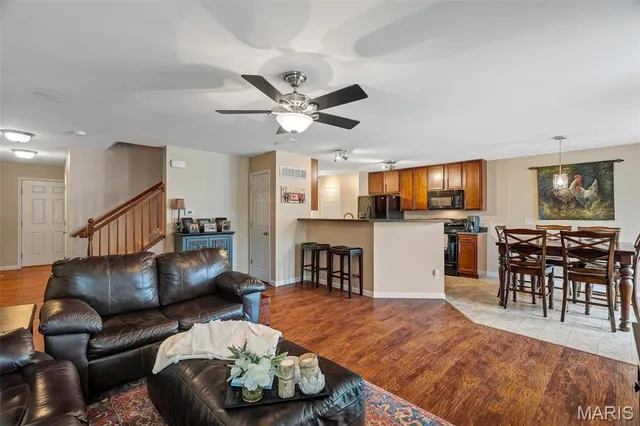 $285,000 | 643 Country Heights Drive, Lake St. Louis, MO 63367