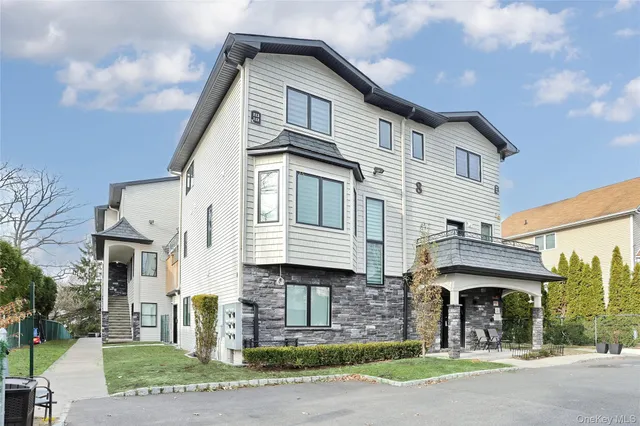 $1,279,000 | 8 Neil Road, Unit 213, Spring Valley, NY 10977