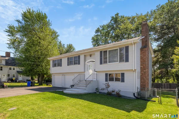 $434,900 | 11 Goodrich Drive, Wethersfield, CT 06109