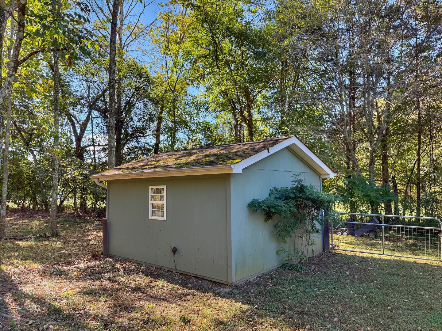 1381 Turkey Creek Road Dickson, TN 37055 - Photo 26 of 35 a backyard of a house with table and chairs