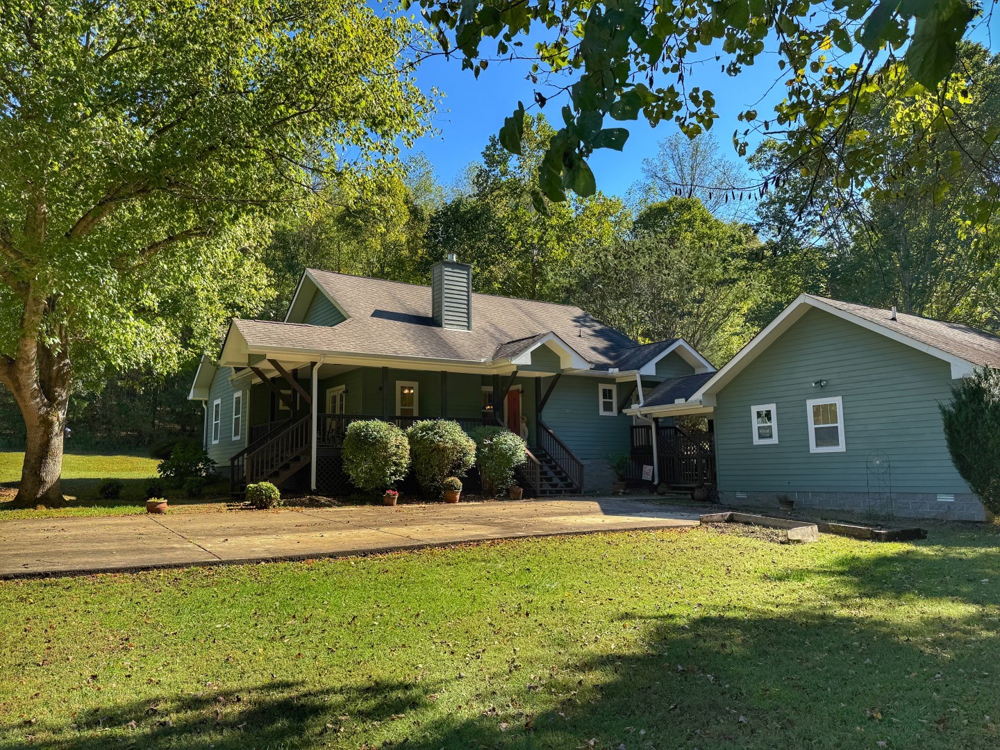 1381 Turkey Creek Road Dickson, TN 37055 - Photo 5 of 35 a front view of house with yard and green space