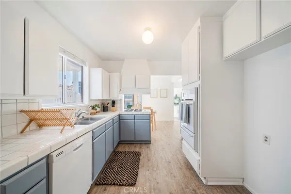 $9,900 | 333 28th Street, Hermosa Beach, CA 90254