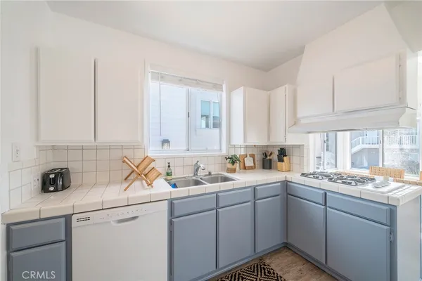 $9,900 | 333 28th Street, Hermosa Beach, CA 90254