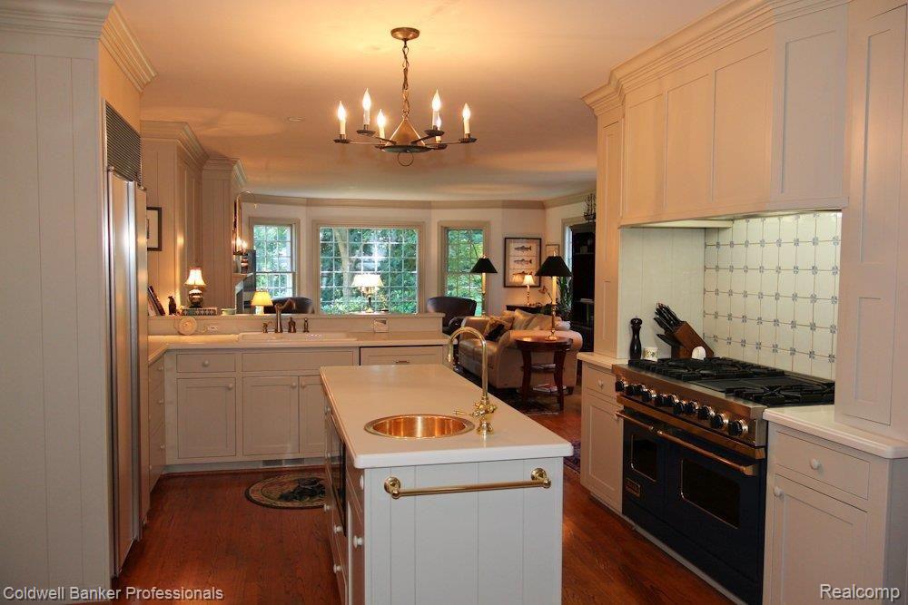 1124 Covington Road Bloomfield Hills, MI 48301 - Photo 7 of 25 KITCHEN