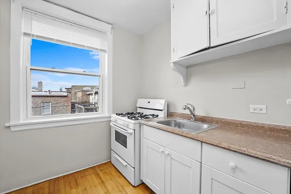 $1,245 | 411 Beloit Avenue, Unit 3S, Forest Park, IL 60130