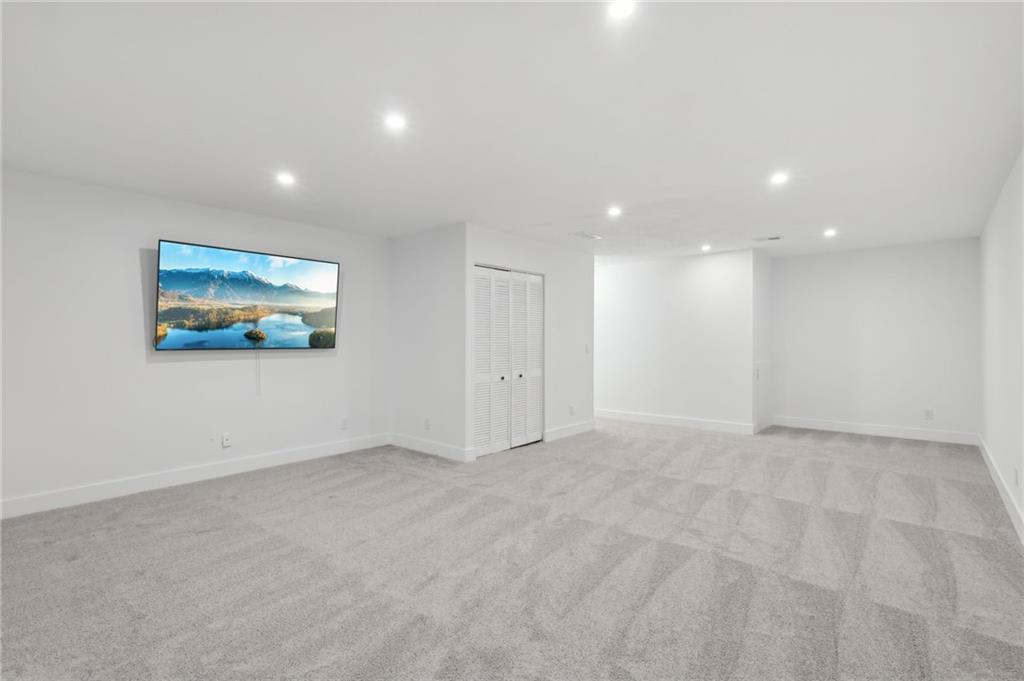 219 Randy Lane Coraopolis, PA 15108 - Photo 24 of 33 Gallery Image 24