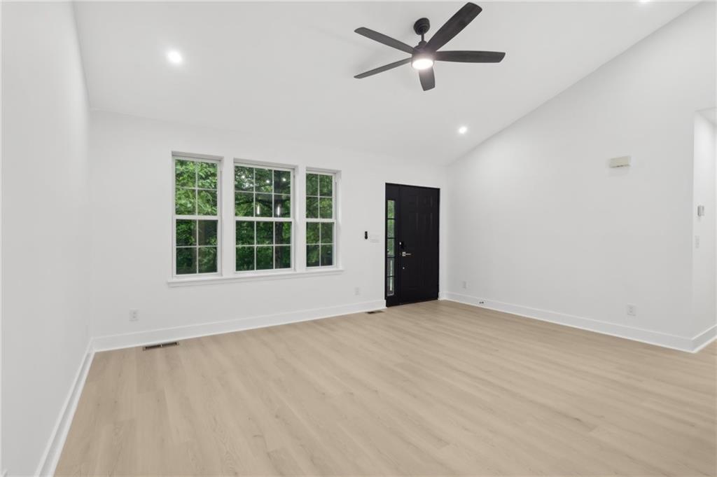 219 Randy Lane Coraopolis, PA 15108 - Photo 4 of 33 Gallery Image 4