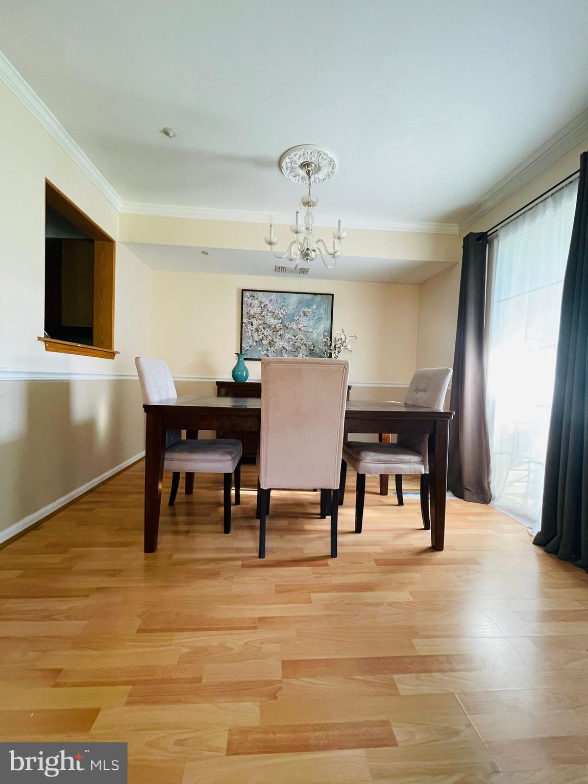 19946 Dunstable Circle, Unit 221 Germantown, MD 20876 - Photo 7 of 34 Dinning room-Floor to be replaced in the next days