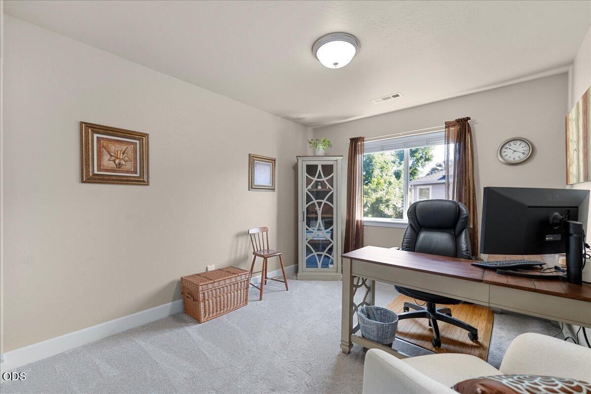 1073 Cathedral Way Central Point, OR 97502 - Photo 26 of 50 Gallery Image 26