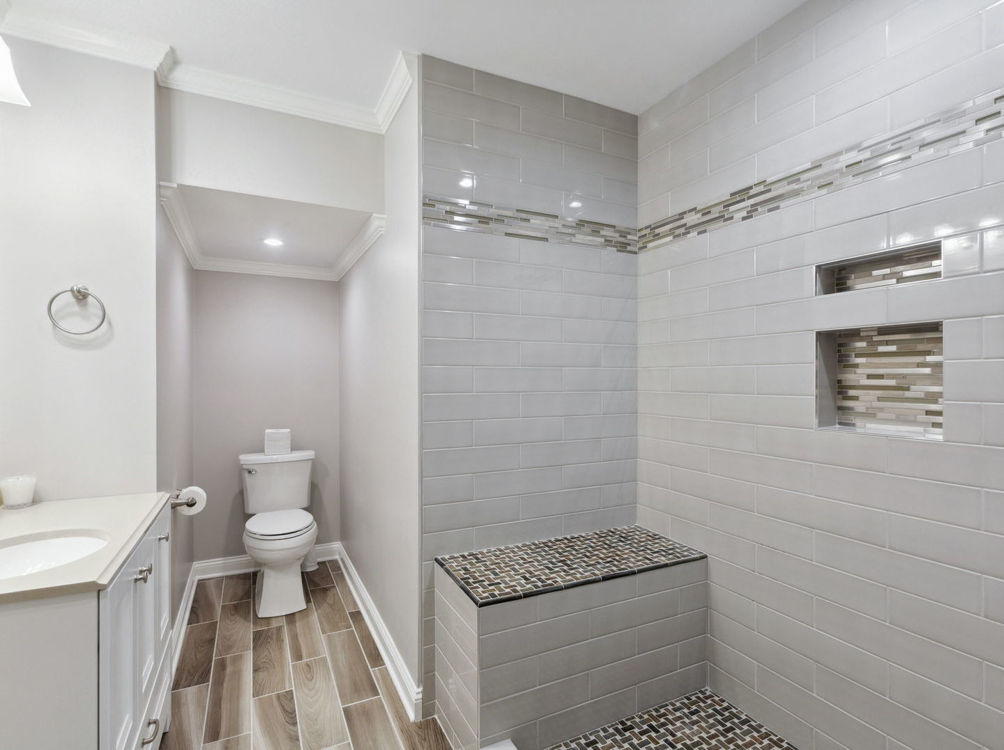1170 Griffith Road Lake Forest, IL 60045 - Photo 13 of 34 a bathroom with a toilet a sink and shower