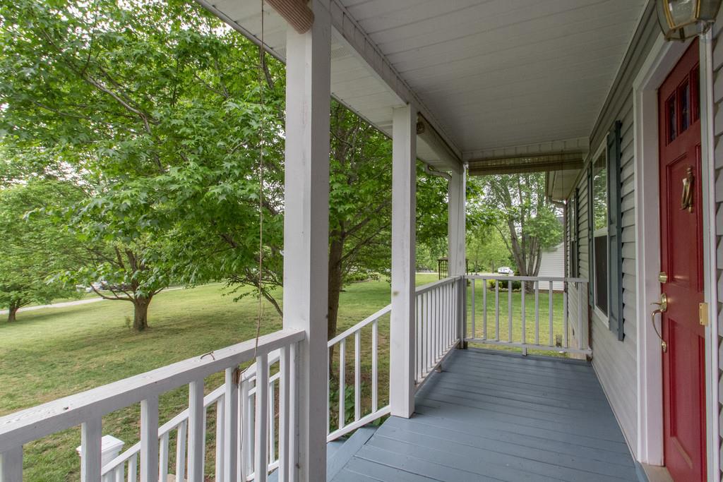 926 Hargrove Road West Dickson, TN 37055 - Photo 4 of 26 Nice covered front porch