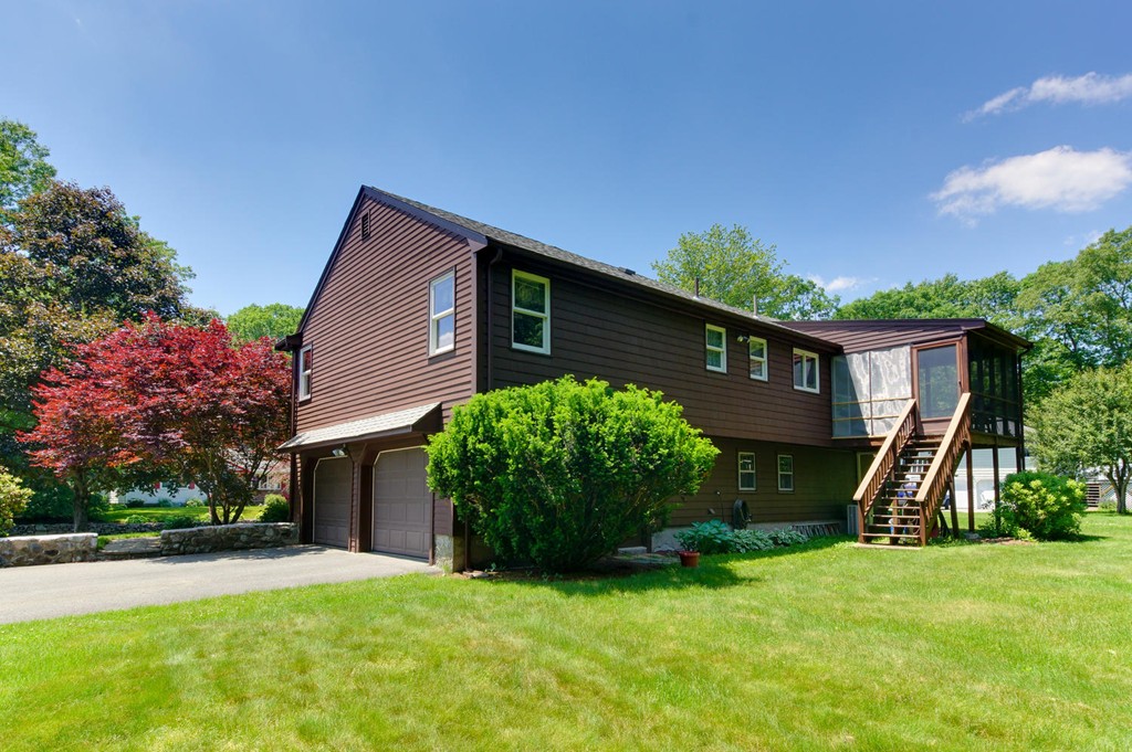 31 Partridge Road Medfield, MA 02052 - Photo 4 of 30 Gallery Image 4