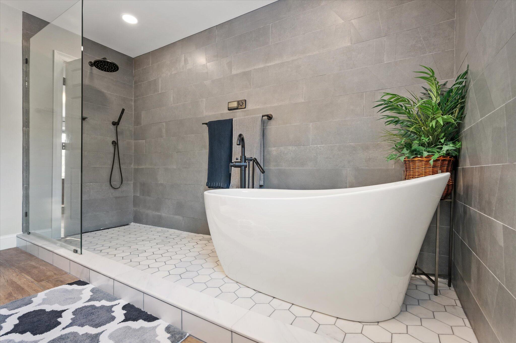 65 Barrett Lane Holden, ME 04429 - Photo 44 of 78 45-Primary Bathroom