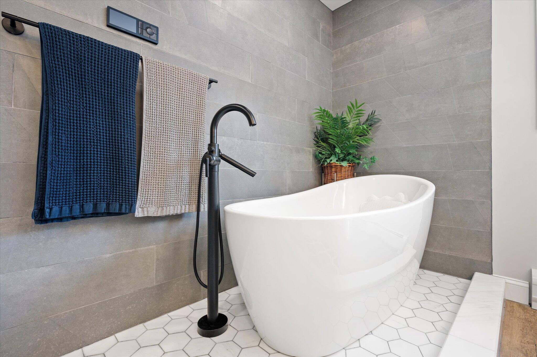 65 Barrett Lane Holden, ME 04429 - Photo 45 of 78 46-Primary Bathroom